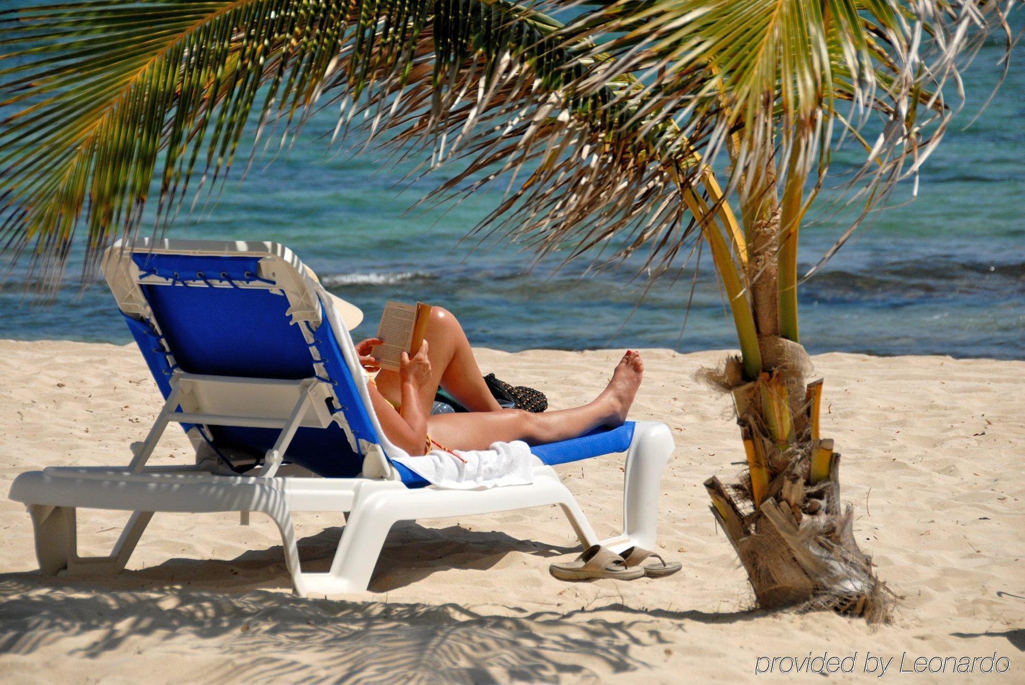 Castaways Cayman Beach Resort Grand Cayman Ngoại thất bức ảnh